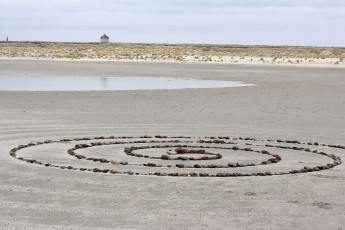2021 Keramische Pebble Box, zandmotor, Nederland (2) deze geweldige cirkel lag op het strand